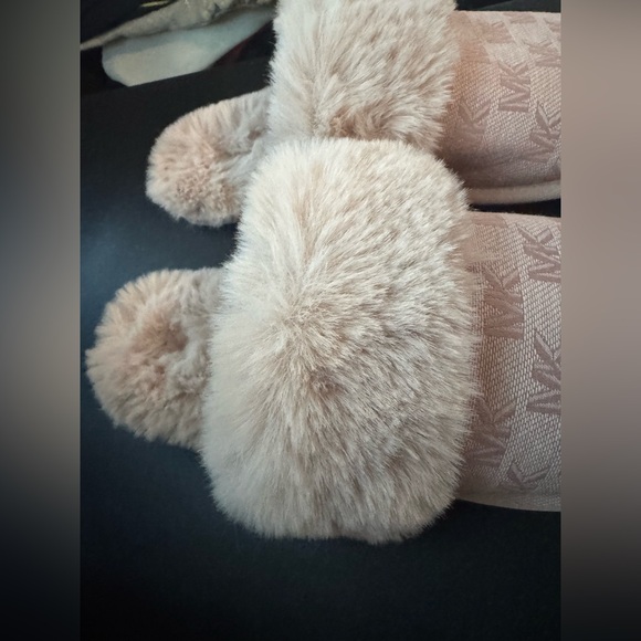 NWOT Michael Kors Slippers - Picture 3 of 6